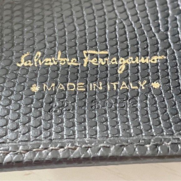 Salvatore Ferragamo black leather Vara bow key wallet - Picture 9 of 10